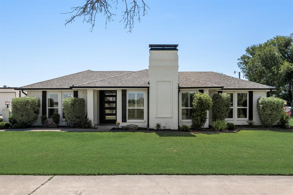 1301 Davis Lane — photo