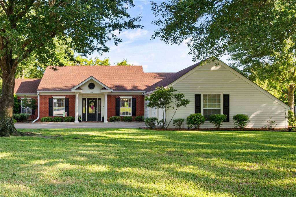 716 Meadow Drive — photo