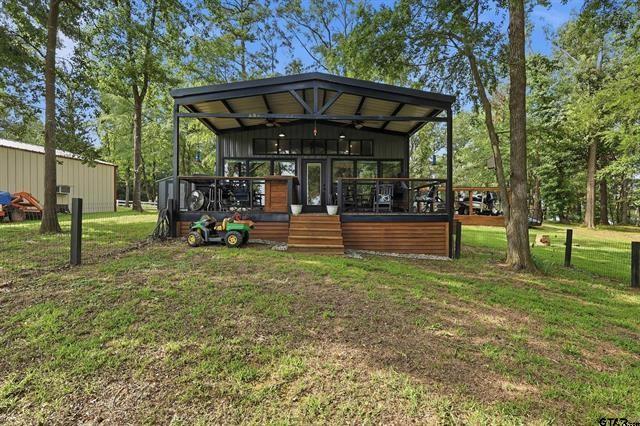 20 Red Oak — photo