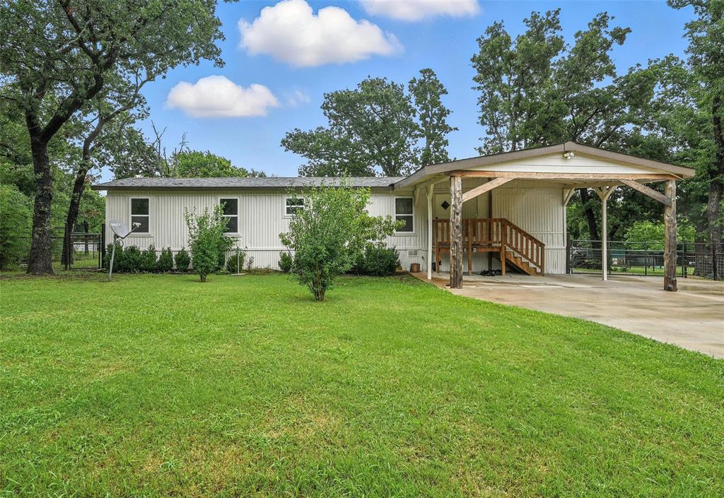 525 Surrey Lane — photo
