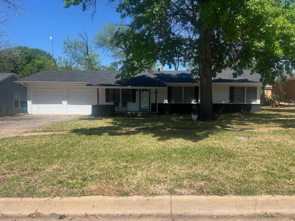 1305 Hillcrest Drive — photo