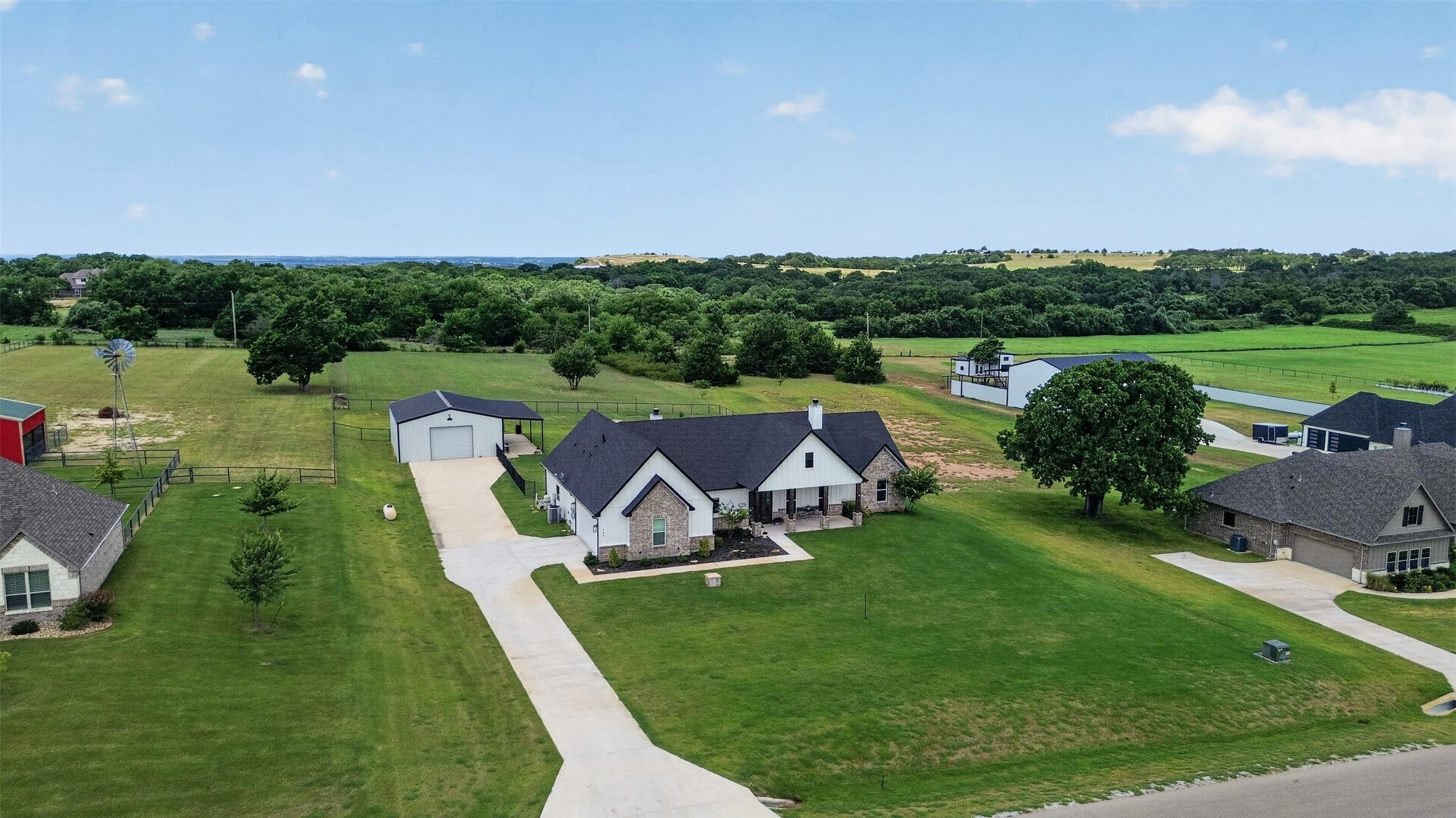 165 Quail Ridge Court, Decatur, TX 76234 — photo 2