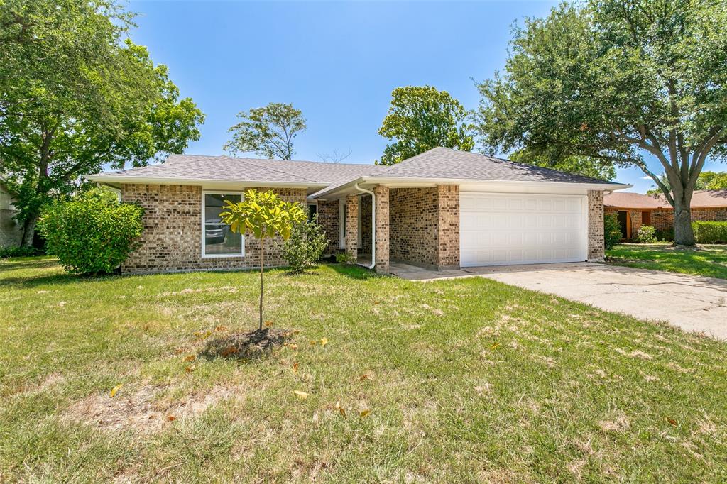 421 Goldfinch Drive — photo