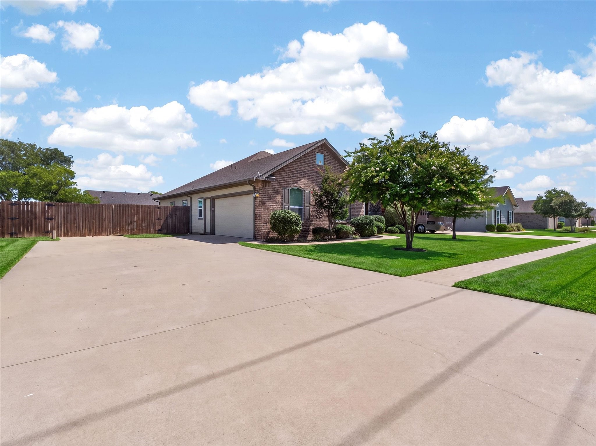 792 E Northside Drive, Pilot Point, TX 76258 — photo 3
