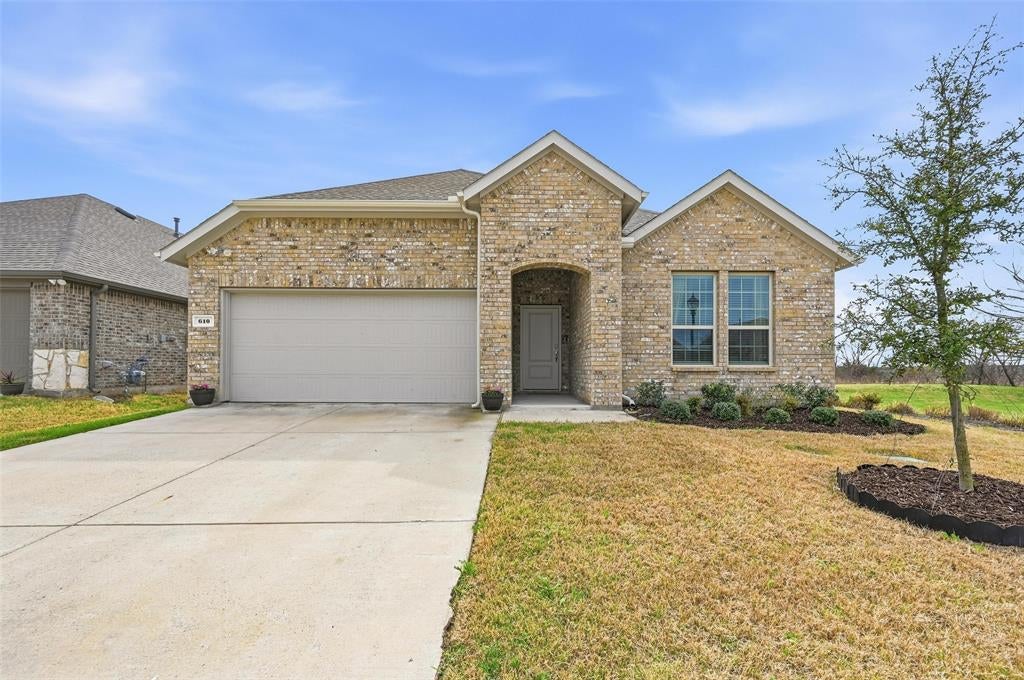 610 Jamestown Lane — photo