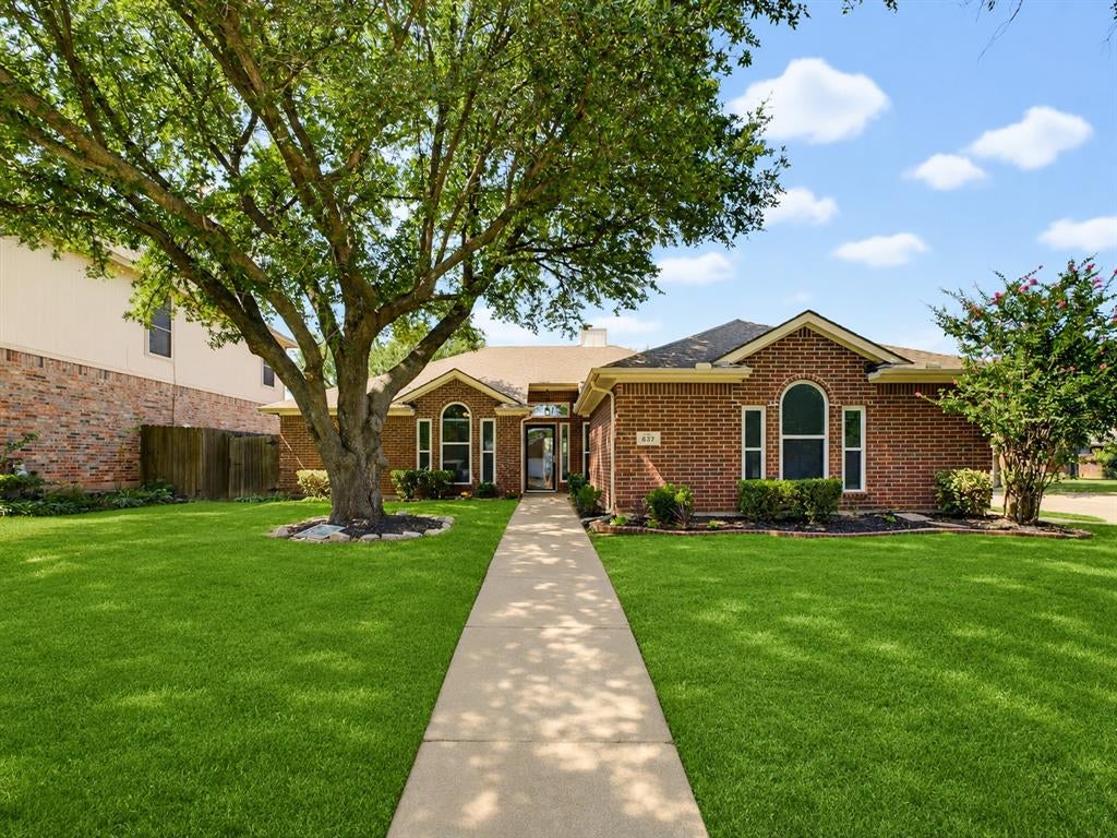 637 Cedarwood Drive — photo