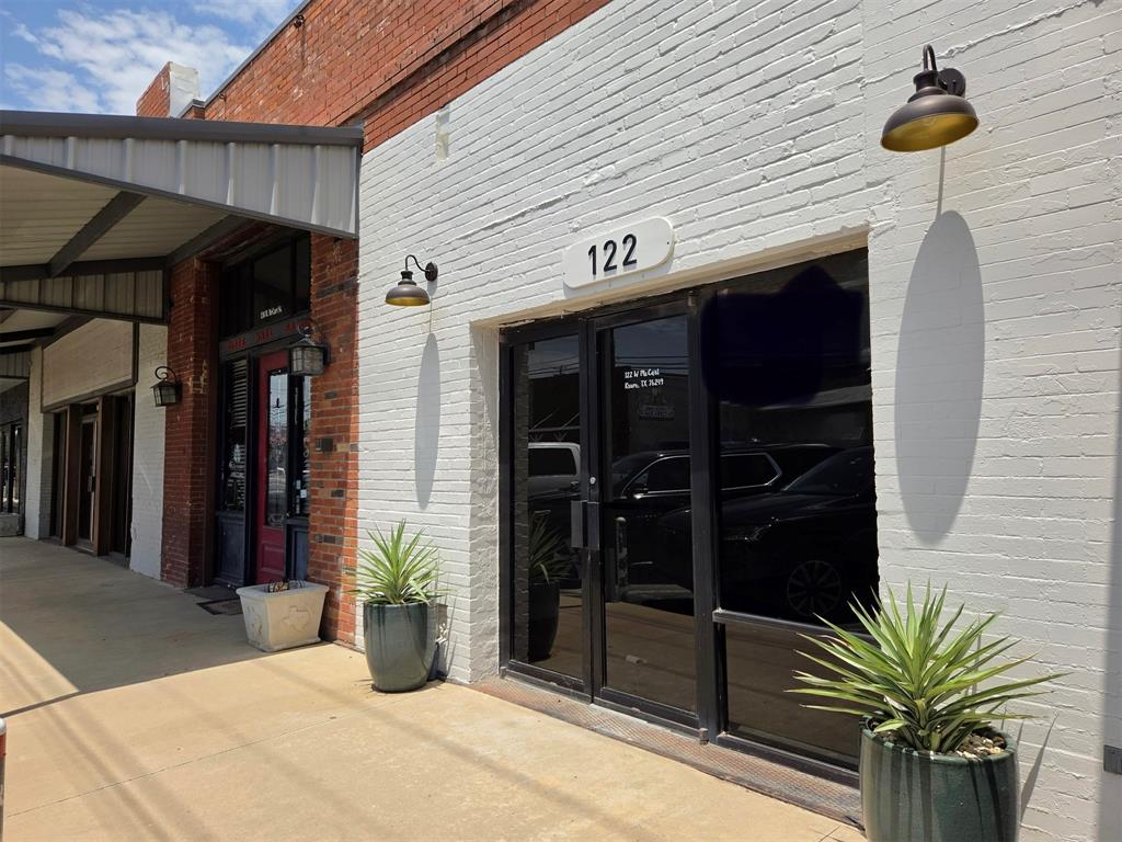 122 W Mccart Street — photo