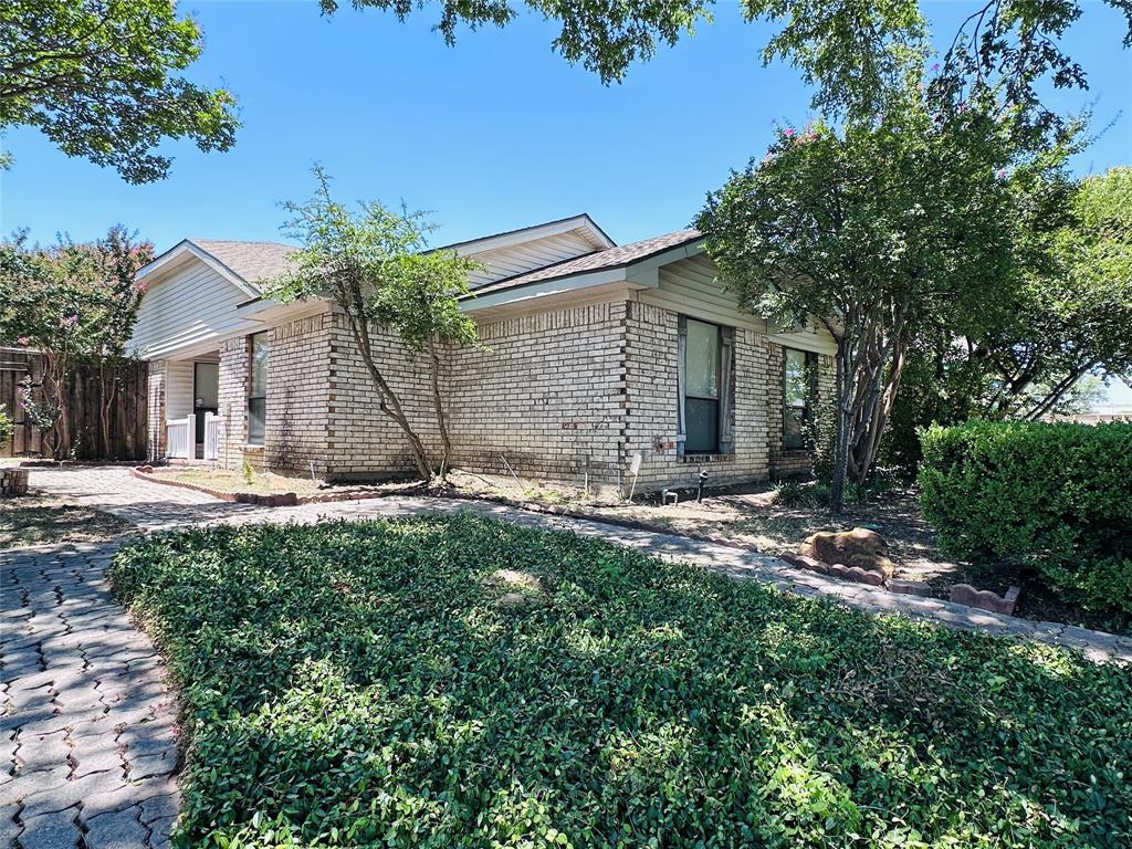 1501 Wheatfield Court — photo
