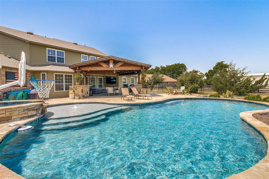 395 Pecan Court — photo
