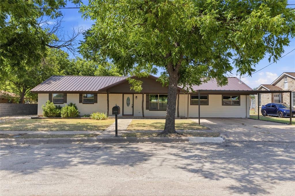 809 W Liveoak Street — photo