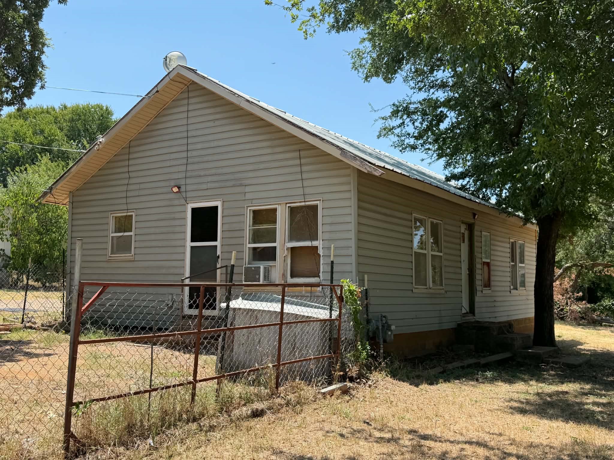706 Ribble Road, Graham, TX 76450 — photo 2