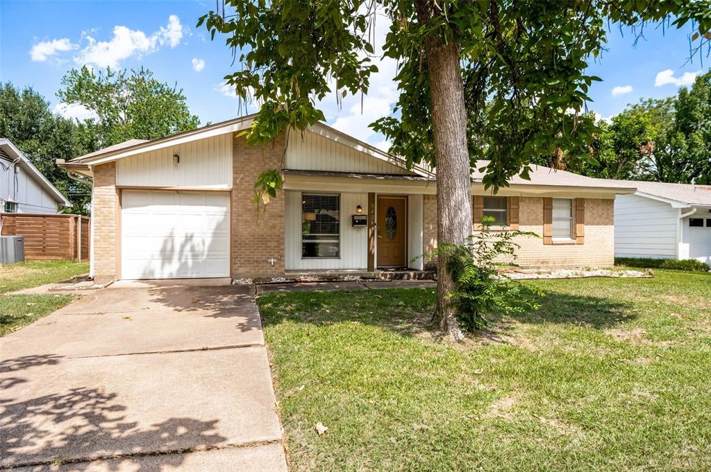 1404 Timberlake Circle — photo