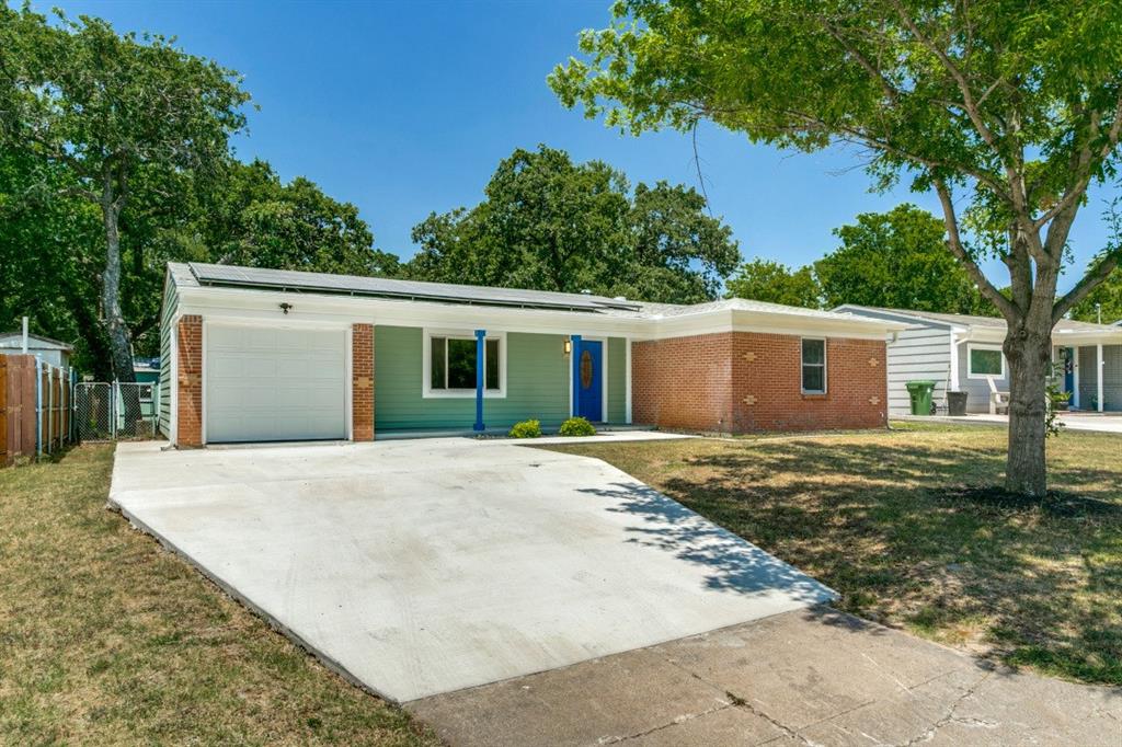 748 Oak Drive — photo