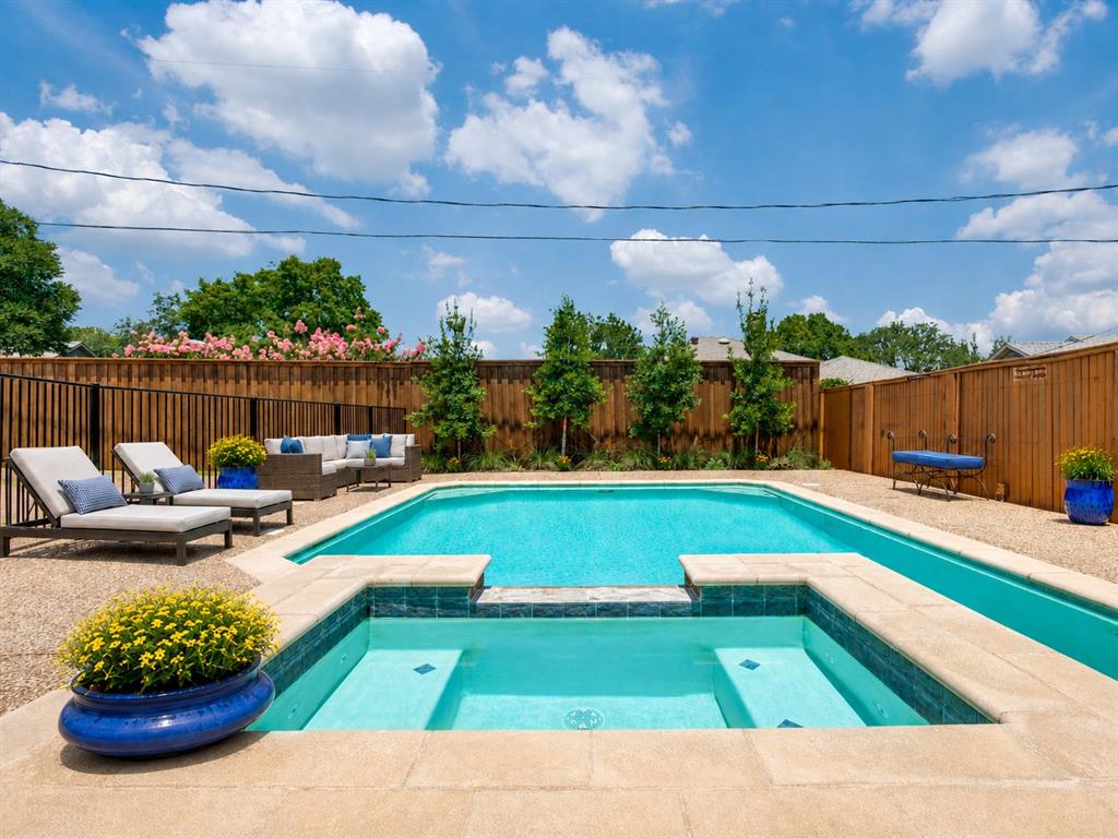 1005 De Pauw Drive — photo