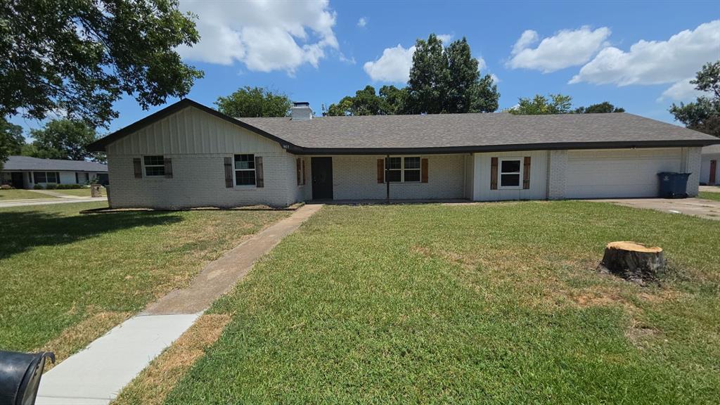 901 Crestview Drive — photo