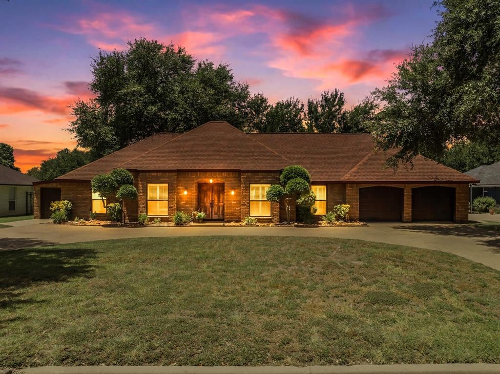 9208 Country Lake Drive — photo