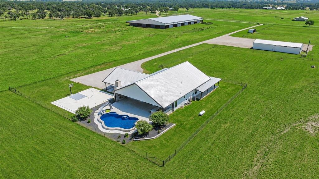 385 Private Road 1733 — photo