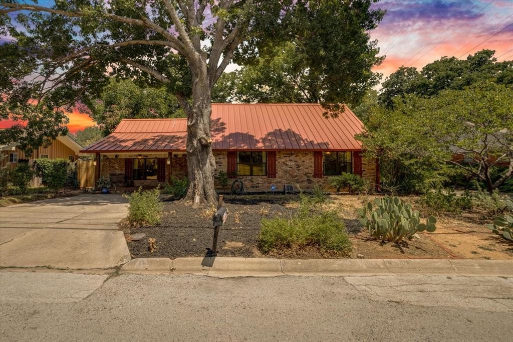 2105 Emerson Lane — photo