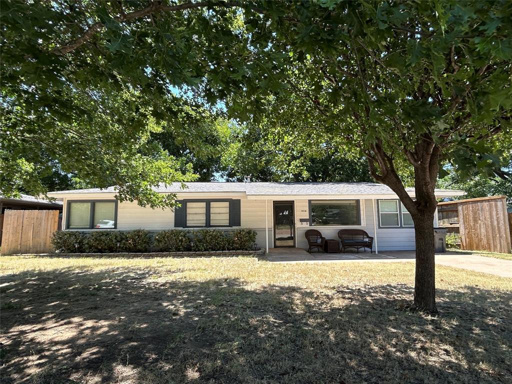908 Fairview Street — photo