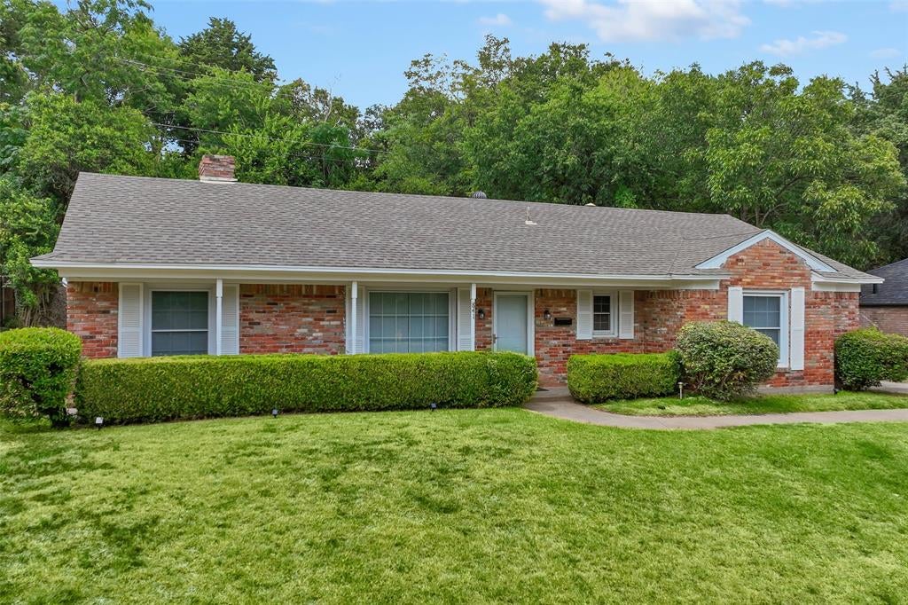 841 Brookwood Drive — photo