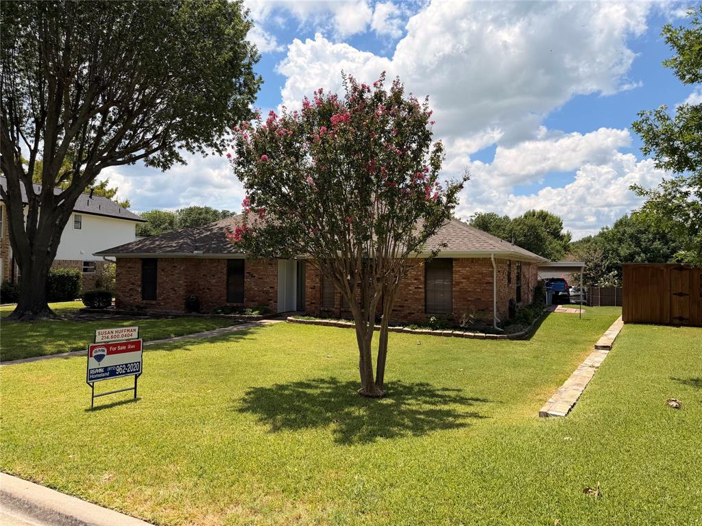 910 Village Green Drive — photo