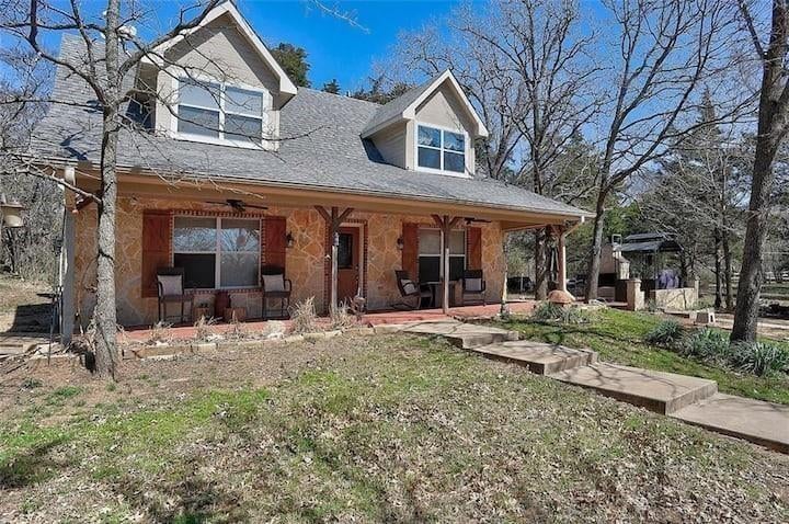 233 Castle Drive — photo
