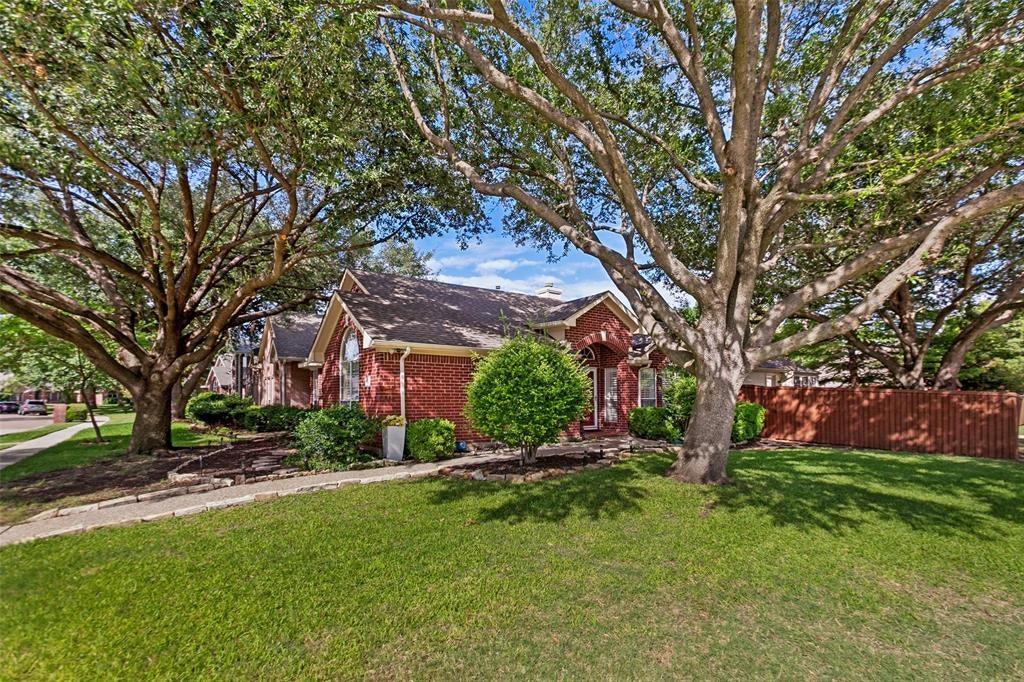 6800 Forest Hills Drive — photo