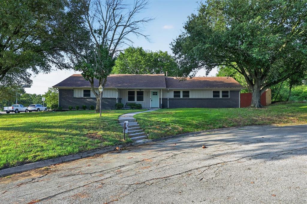 2403 Robin Circle — photo