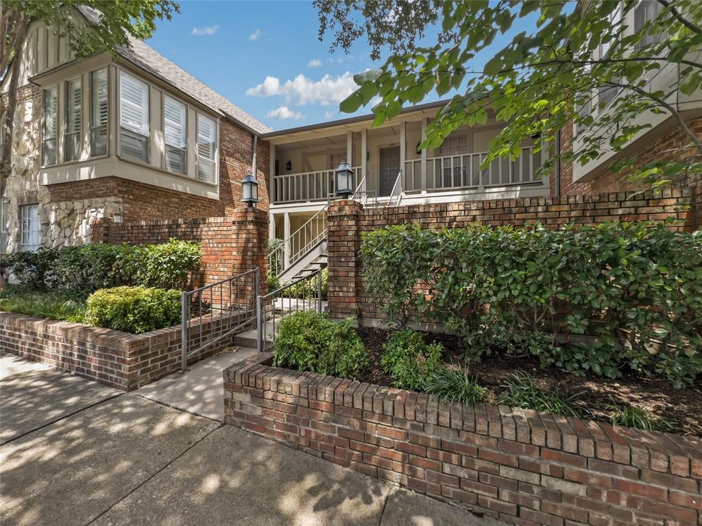 15922 Club Crest Drive 2107 — photo