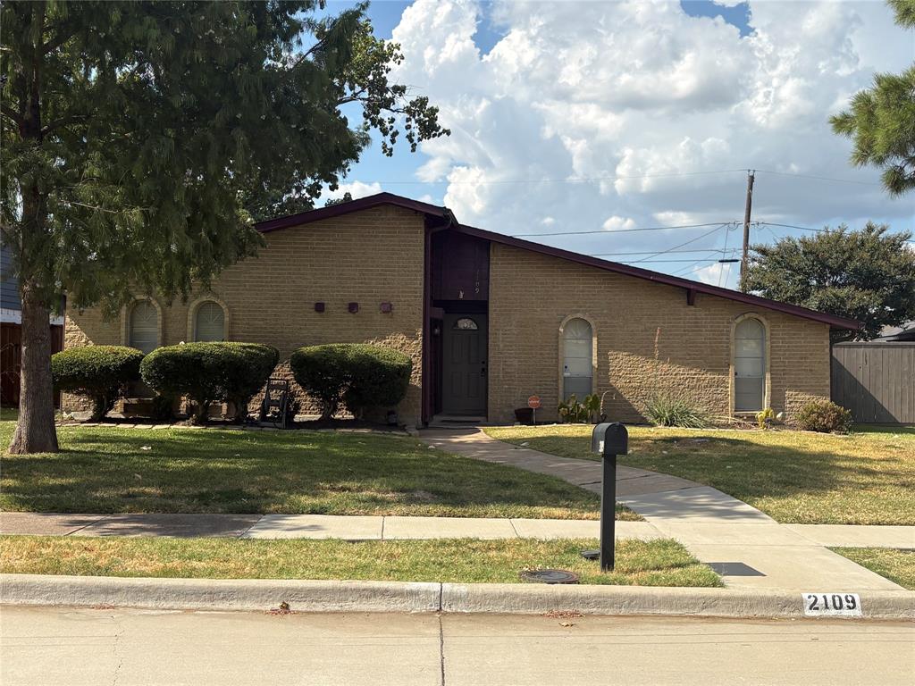 2109 Overglen Drive — photo