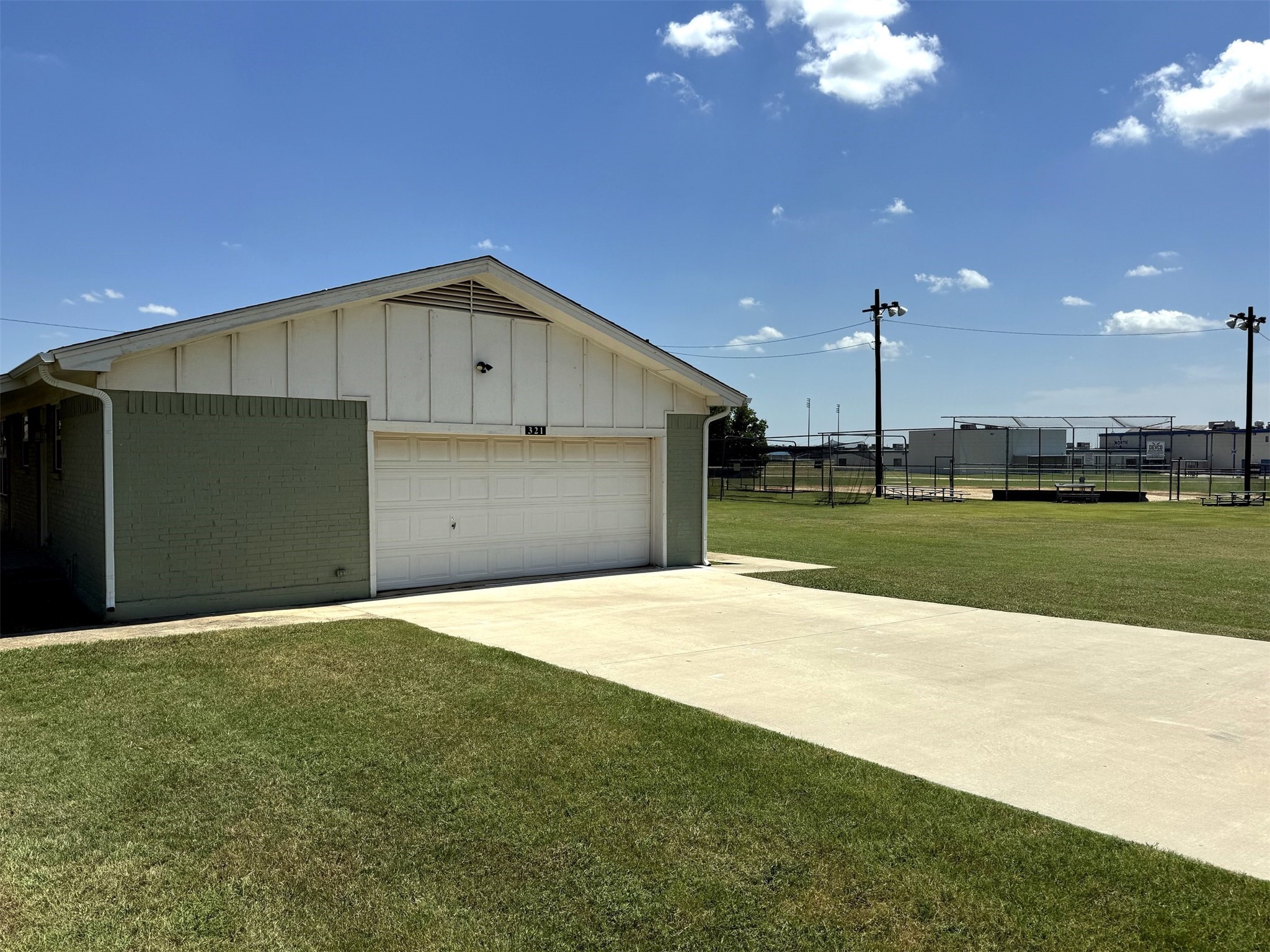321 E Lake Street, Krum, TX 76249 — photo 3