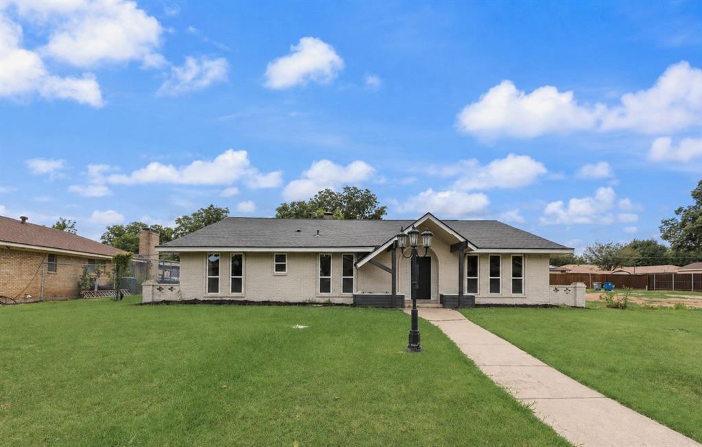 3914 Shady Hollow Lane — photo