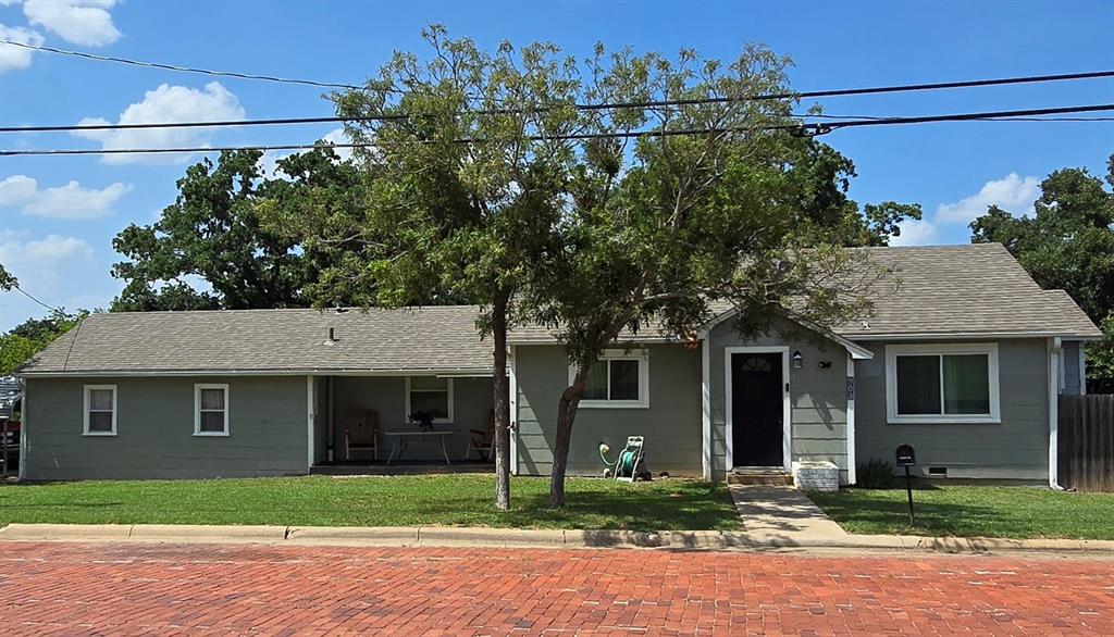 903 W Plummer Street — photo