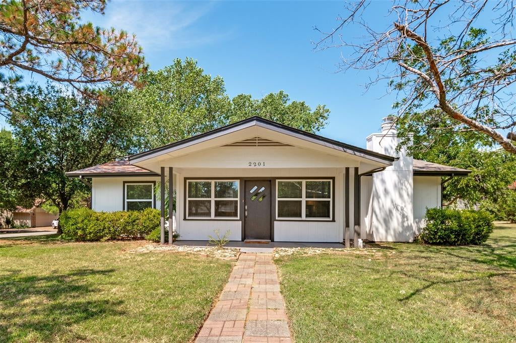 2201 Lake Coves Drive — photo