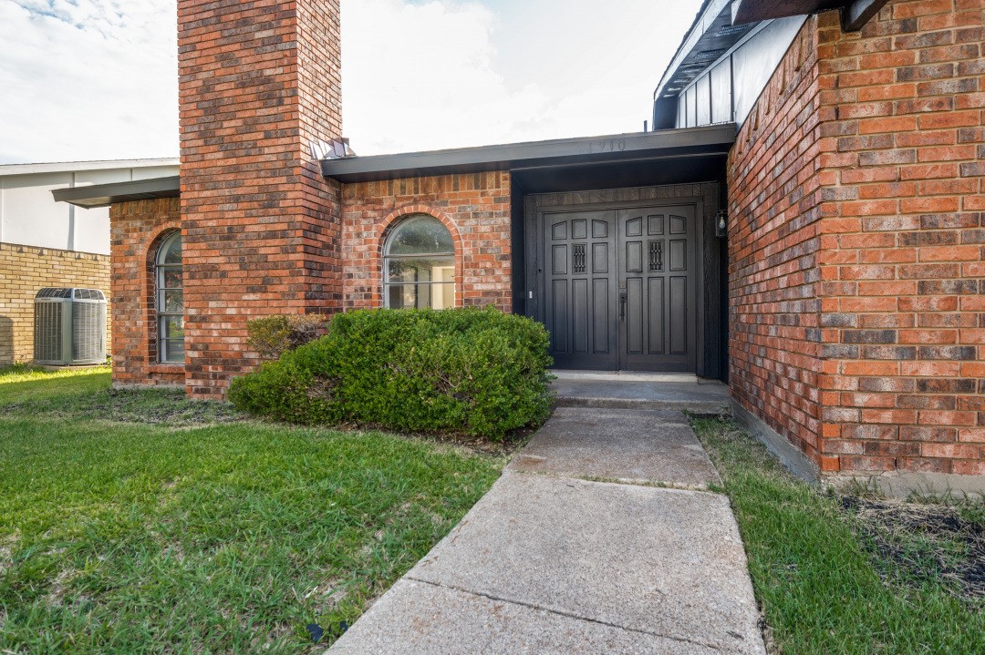1910 Rambling Ridge Lane, Carrollton, TX 75007 — photo 3