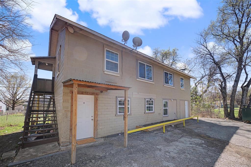 9021 White Settlement Road C — photo