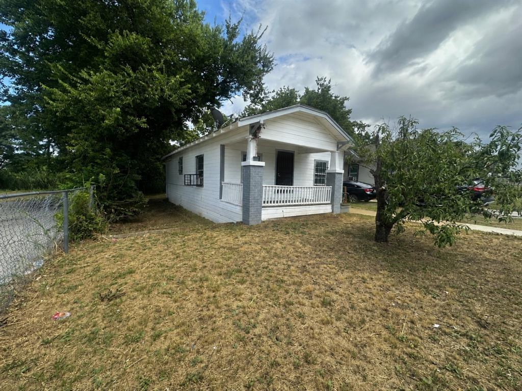 1309 S Riverside Drive — photo