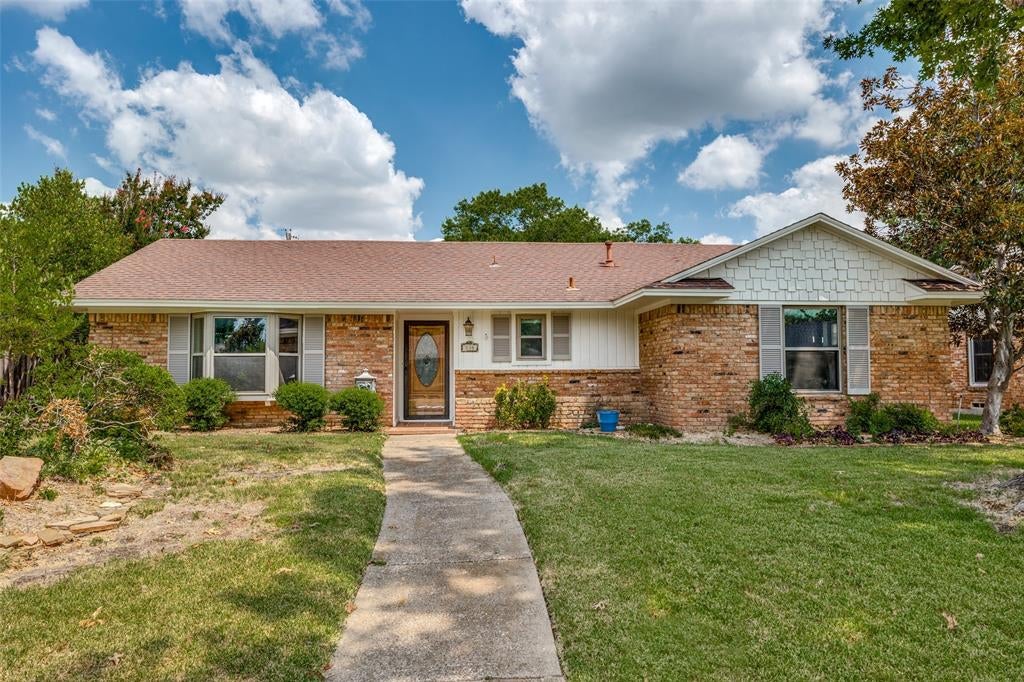 530 Parkview Lane — photo