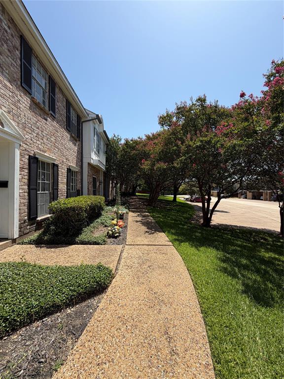 625 Trailwood Court — photo