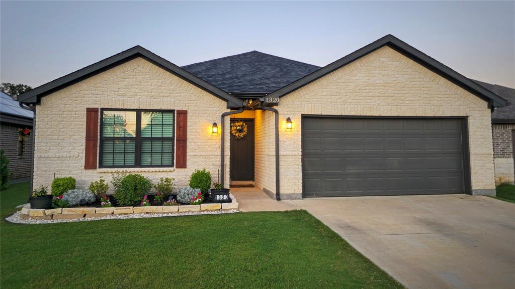 1320 Oak Valley — photo