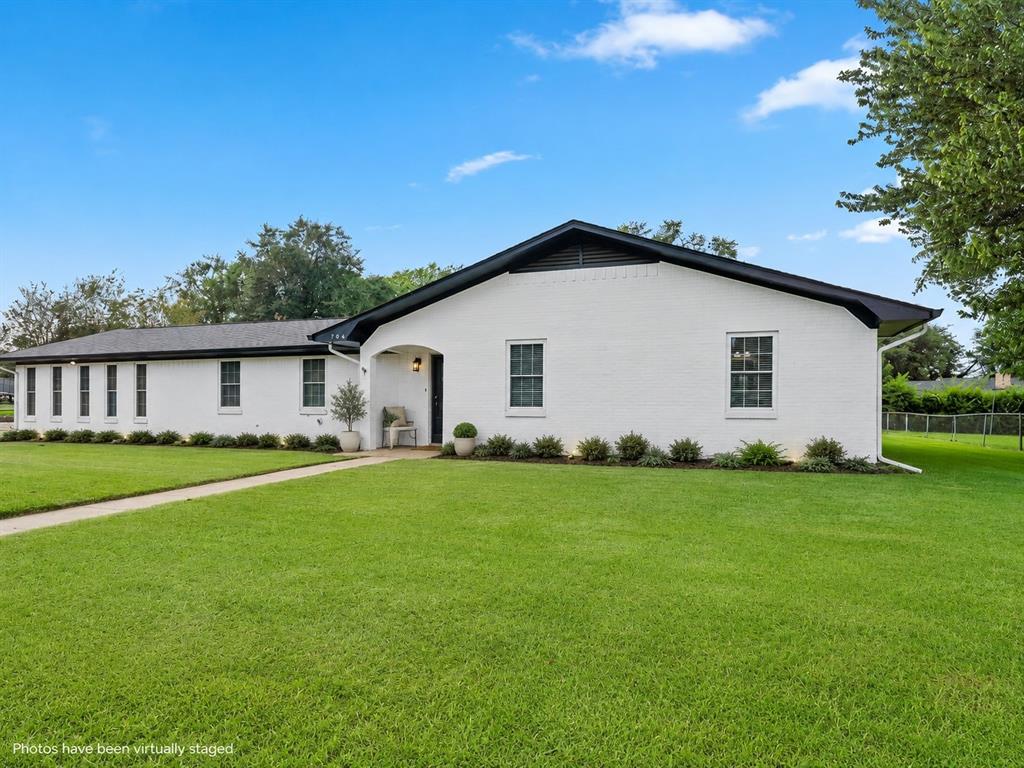 704 Marion Drive — photo