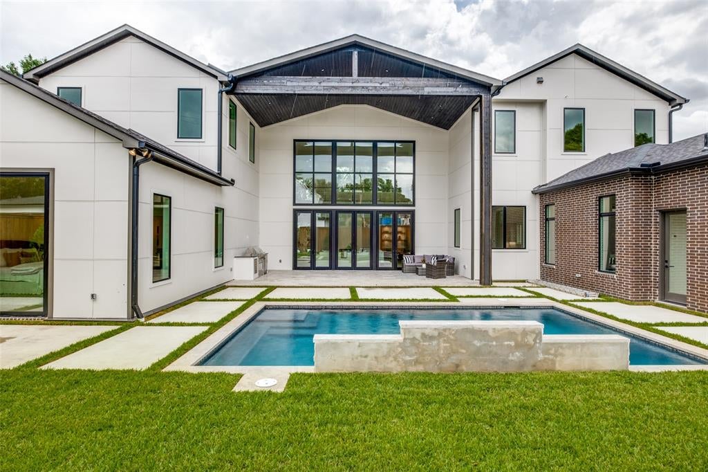 6633 Greenwich Lane — photo