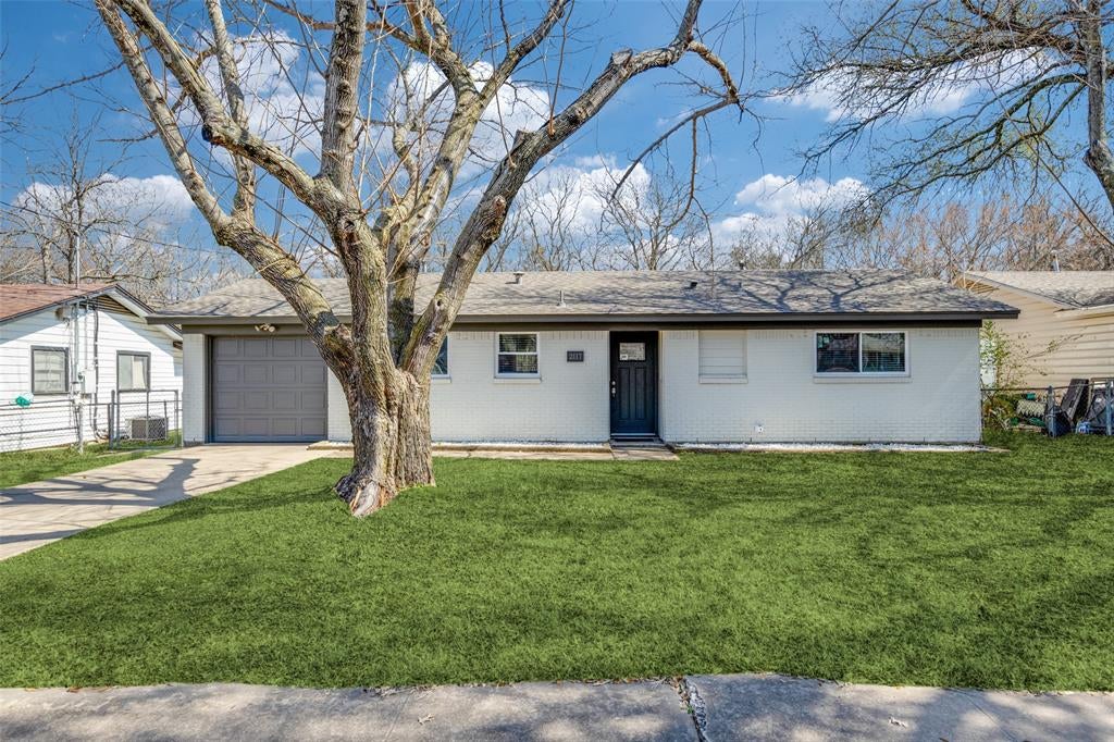 2117 N Duke Drive — photo