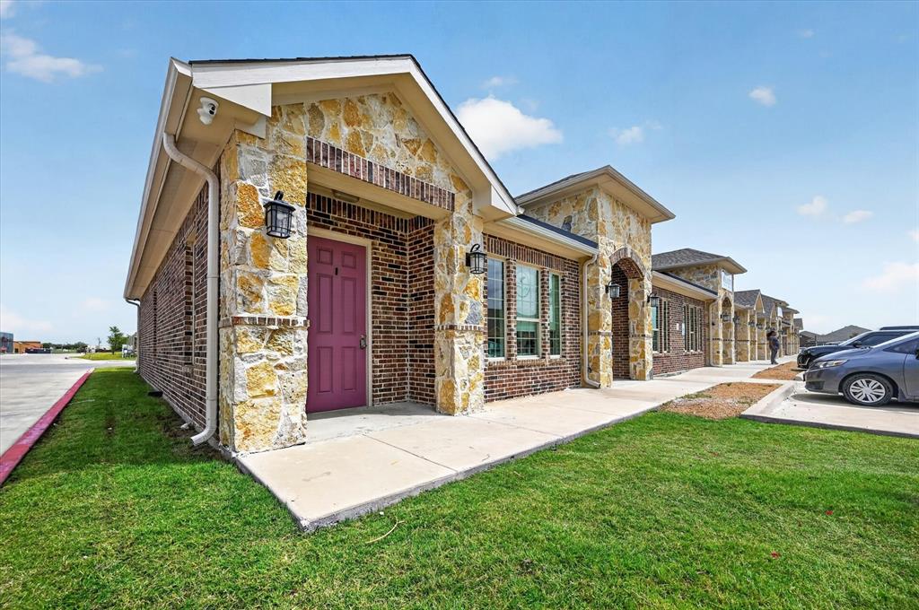 200 Cypress Bend Parkway — photo