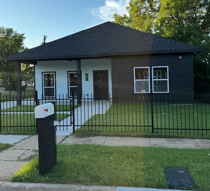 907 E Humbolt Street — photo
