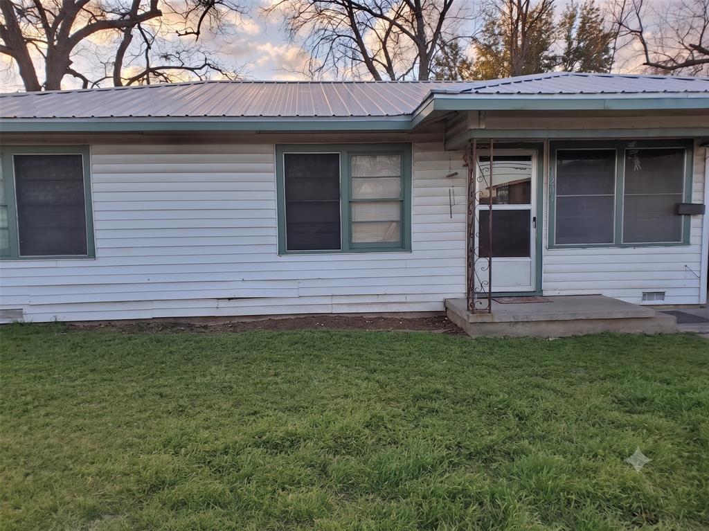 1204 N Fannin Avenue — photo