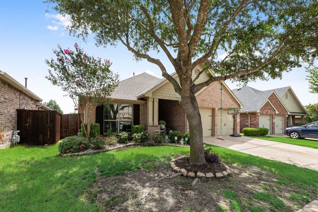 908 Honey Locust Drive — photo