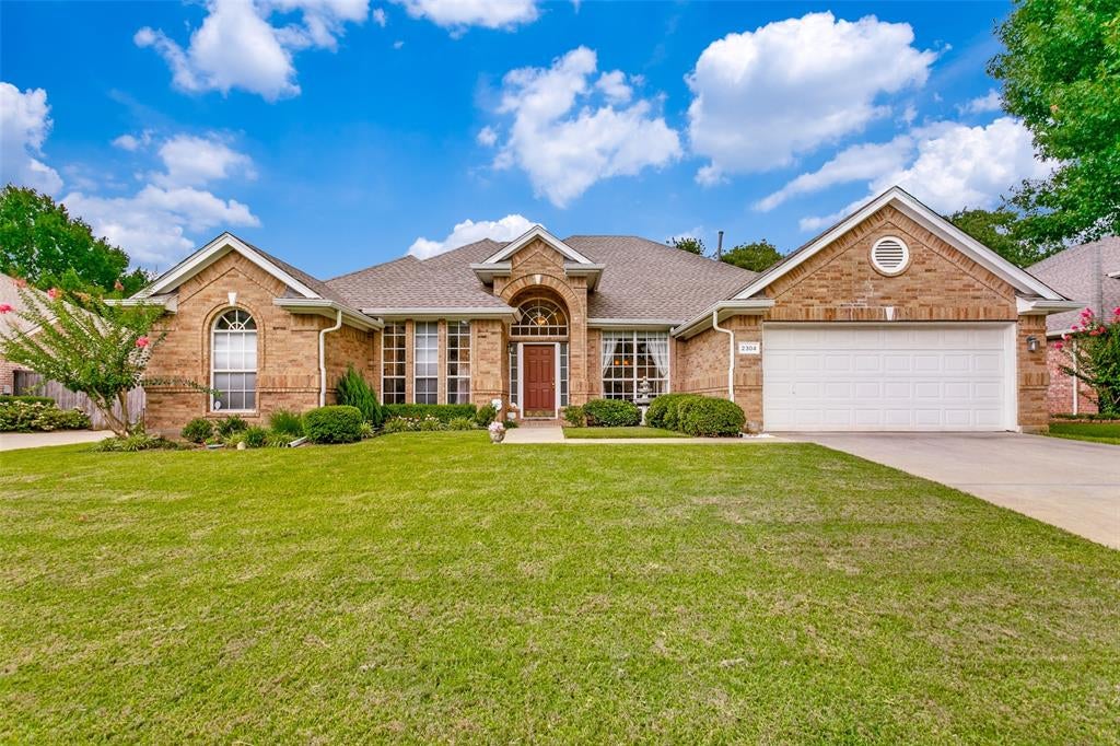 2304 Castlegate Drive — photo