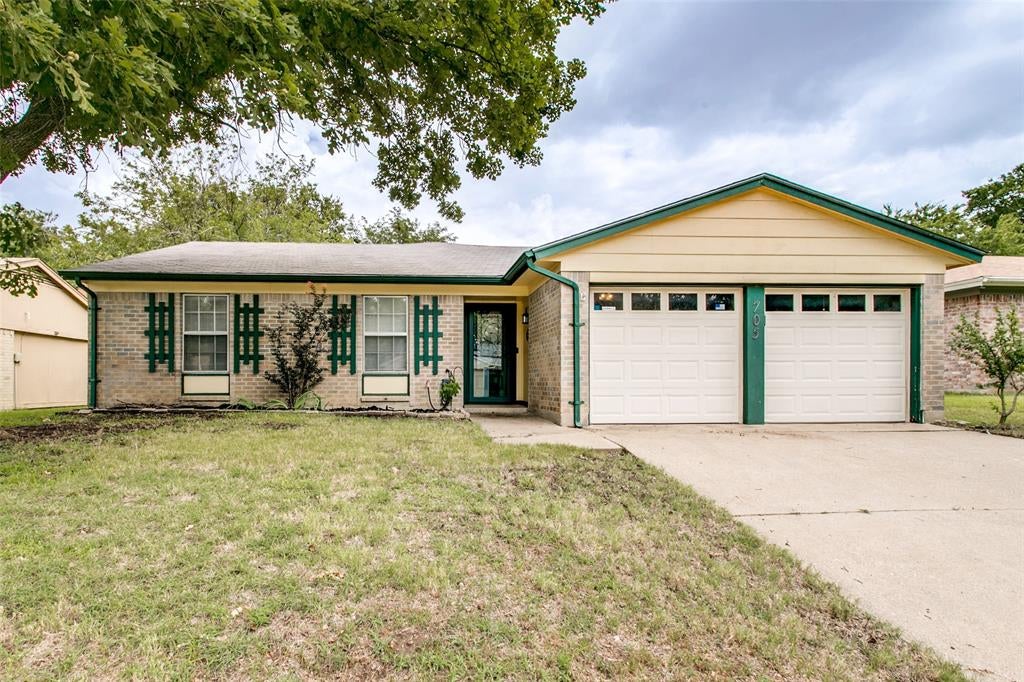 705 Reveille Road — photo