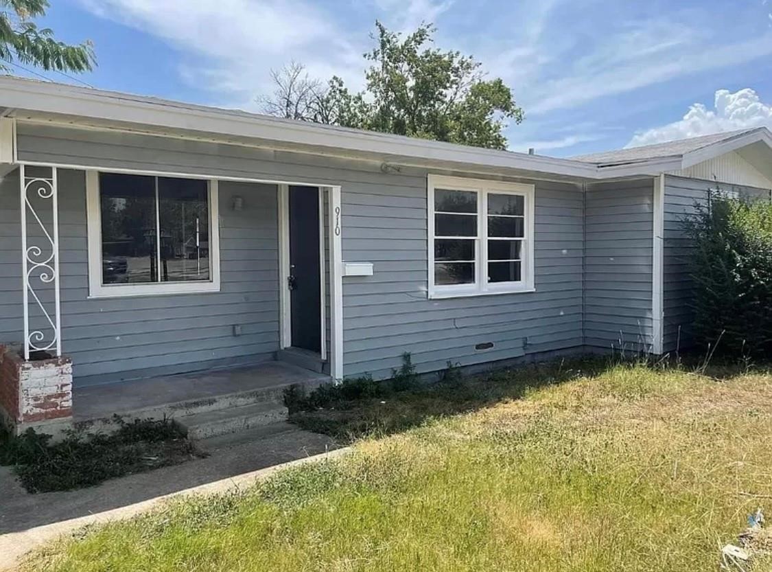 910 Circle Drive, Bowie, TX 76230 — photo 2
